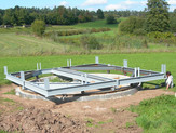 picture tracking of revolving building